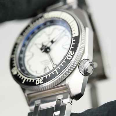 Revelot R10 Admiral GMT Arctic White (Pre-owned)