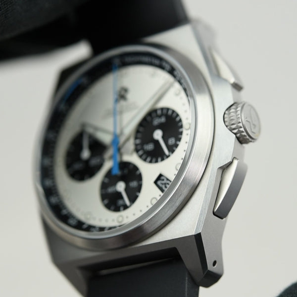 RZE Valour Chronograph Crusader White (Pre-owned)