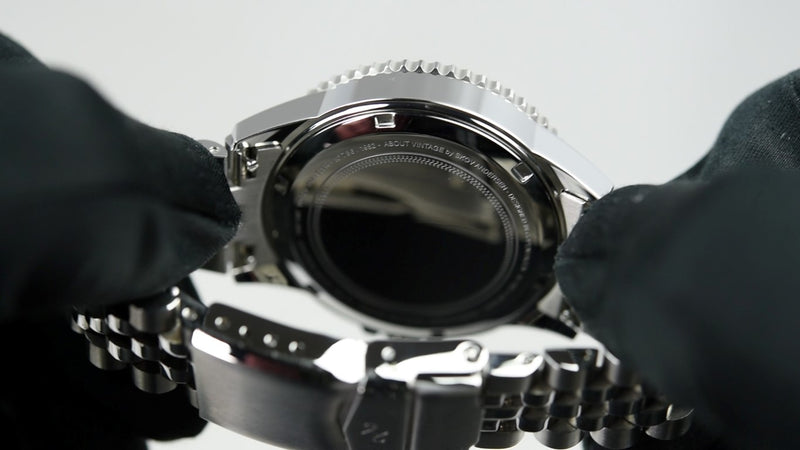 About Vintage 1982 GMT World Traveler (Pre-owned About Vintage 1982 GMT World Traveler (Pre-owned