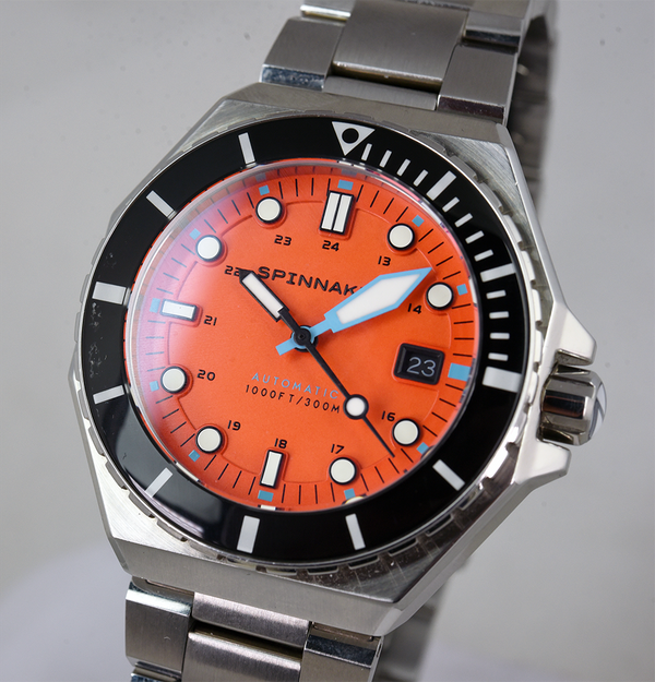 Spinnaker Dumas SP-5081 - Orologio automatico da uomo con 3 lancette e cinturino in acciaio INOX massiccio, 44 mm, Multicolore, giapponese Spinnaker Dumas SP-5081 - Orologio automatico da uomo con 3 lancette e cinturino in acciaio INOX massiccio, 44 mm, Multicolore, giapponese
