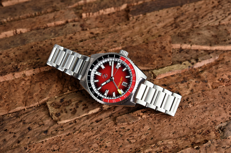 Zelos Blacktip GMT Crimson Red (Pre-owned) - SeriousWatches.com Zelos Blacktip GMT Crimson Red (Pre-owned) - SeriousWatches.com